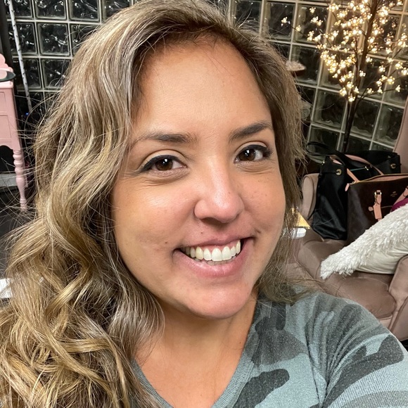 Meet your Posher, Lenora - Picture 1 of 1